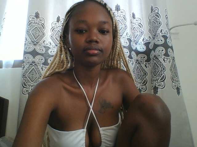 Queendons live cam on BongaCams