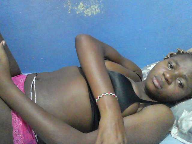 Mystiq-Ella live cam on BongaCams