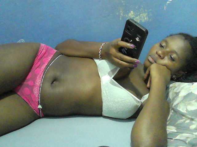 Mystiq-Ella live cam on BongaCams