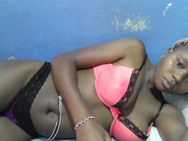 Mystiq-Ella live cam on BongaCams