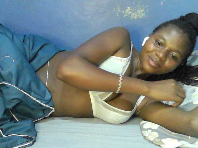 Mystiq-Ella live cam on BongaCams