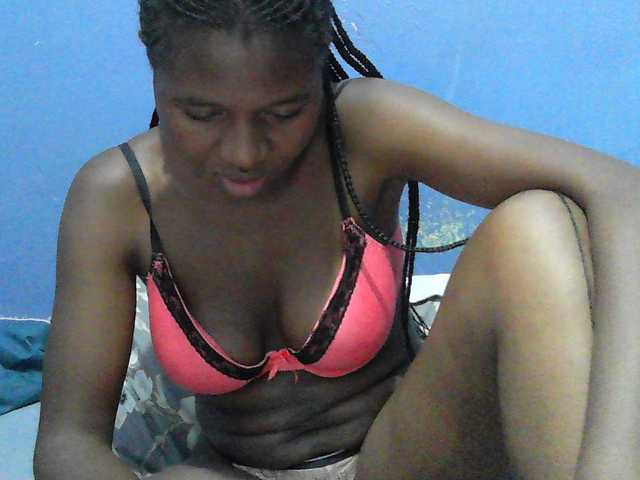 Mystiq-Ella live cam on BongaCams