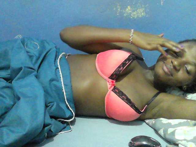 Mystiq-Ella live cam on BongaCams