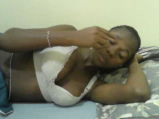Mystiq-Ella live cam on BongaCams