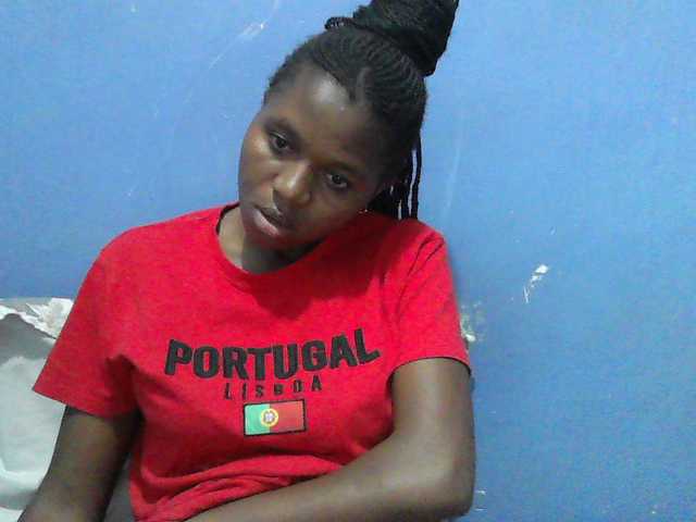 Mystiq-Ella live cam on BongaCams