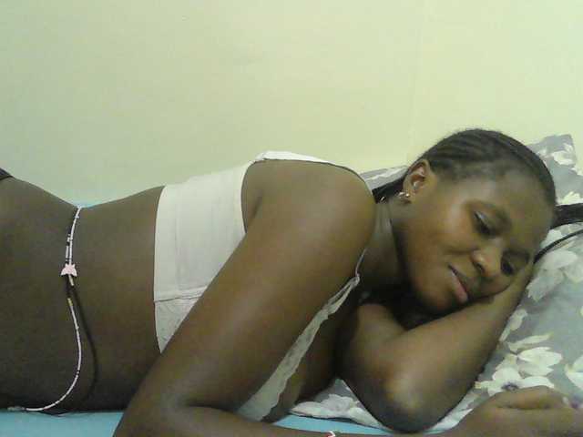 Mystiq-Ella live cam on BongaCams