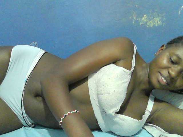 Mystiq-Ella live cam on BongaCams