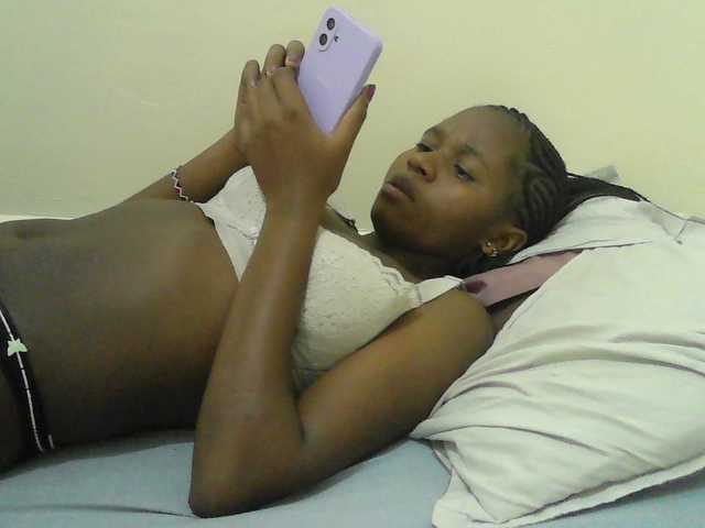 Mystiq-Ella live webcam show