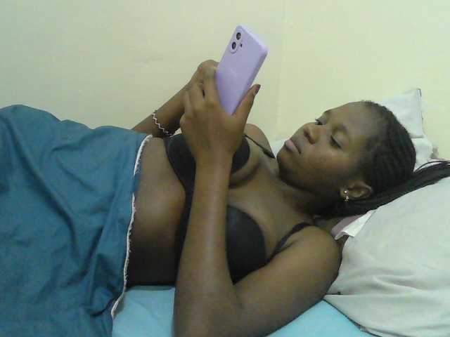 Mystiq-Ella live cam on BongaCams