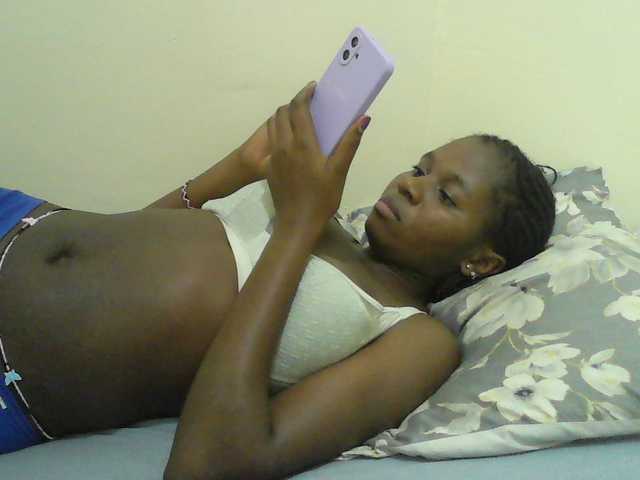 Mystiq-Ella live cam on BongaCams