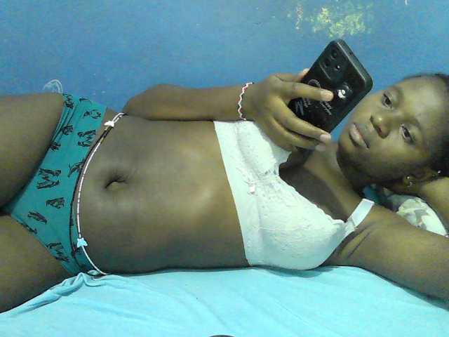 Mystiq-Ella live cam on BongaCams
