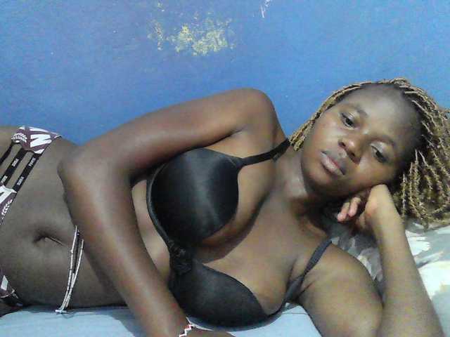 Mystiq-Ella live cam on BongaCams