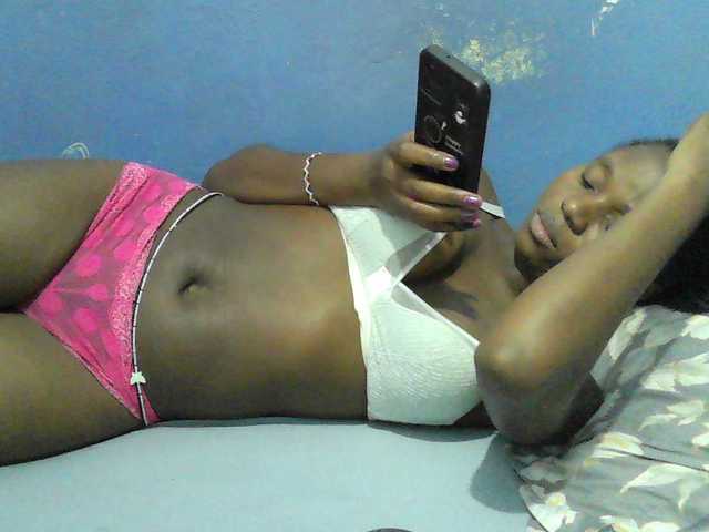 Mystiq-Ella live cam on BongaCams