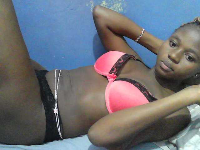 Mystiq-Ella live cam on BongaCams