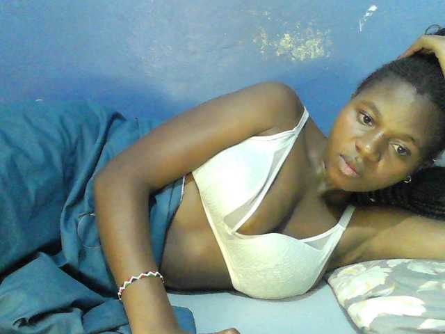 Mystiq-Ella live cam on BongaCams