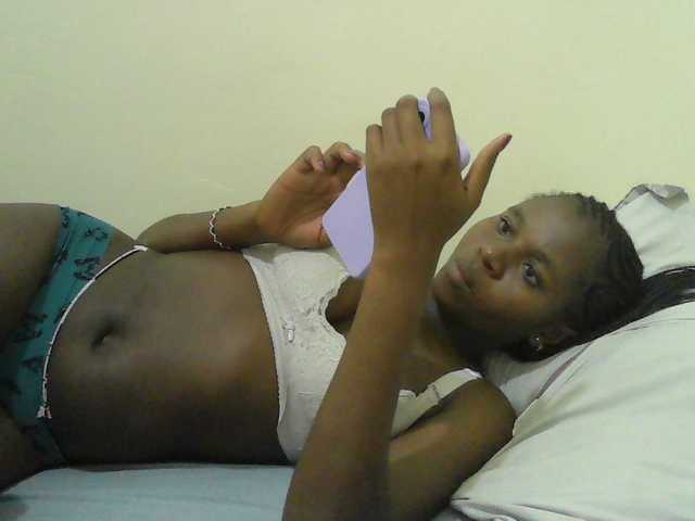 Mystiq-Ella live cam on BongaCams
