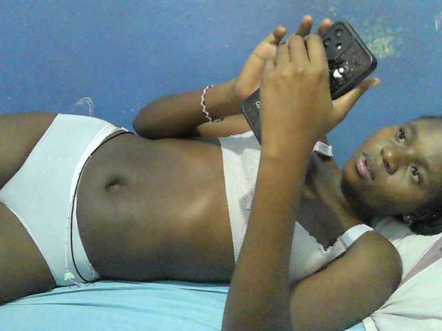 Mystiq-Ella live cam on BongaCams