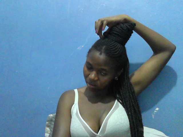 Mystiq-Ella live cam on BongaCams
