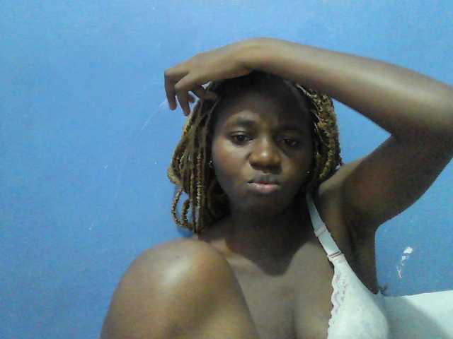 Mystiq-Ella live cam on BongaCams