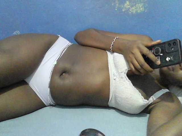 Mystiq-Ella live cam on BongaCams
