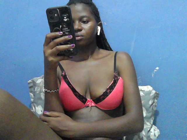 Mystiq-Ella live cam on BongaCams