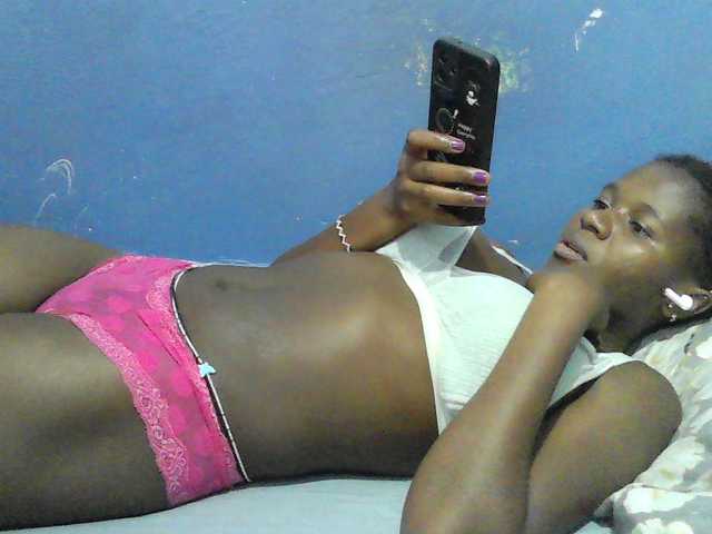 Mystiq-Ella live cam on BongaCams