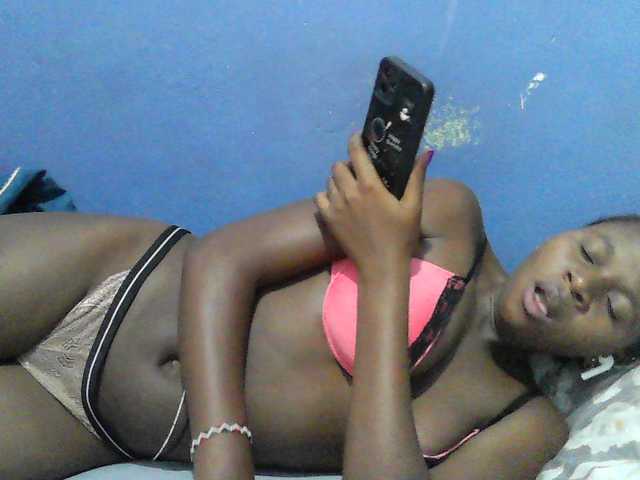 Mystiq-Ella live cam on BongaCams