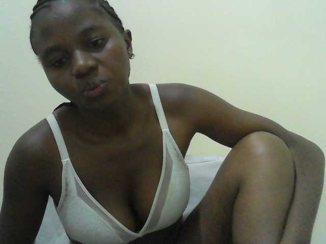 Mystiq-Ella live cam on BongaCams
