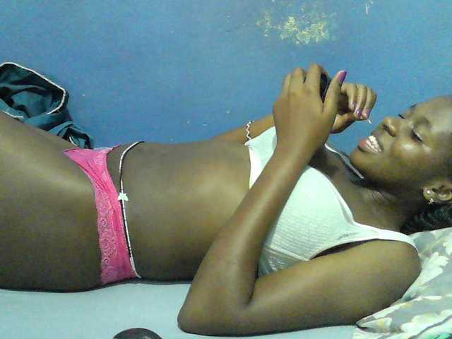 Mystiq-Ella live cam on BongaCams