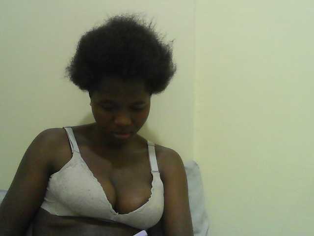 Mystiq-Ella live cam on BongaCams