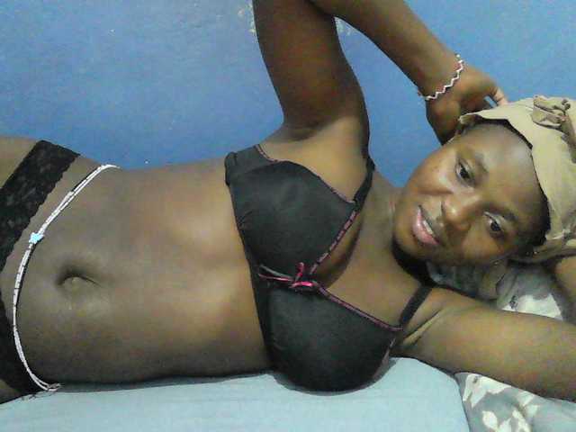 Mystiq-Ella live cam on BongaCams