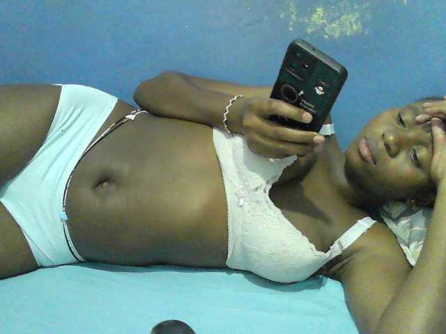 Mystiq-Ella live cam on BongaCams