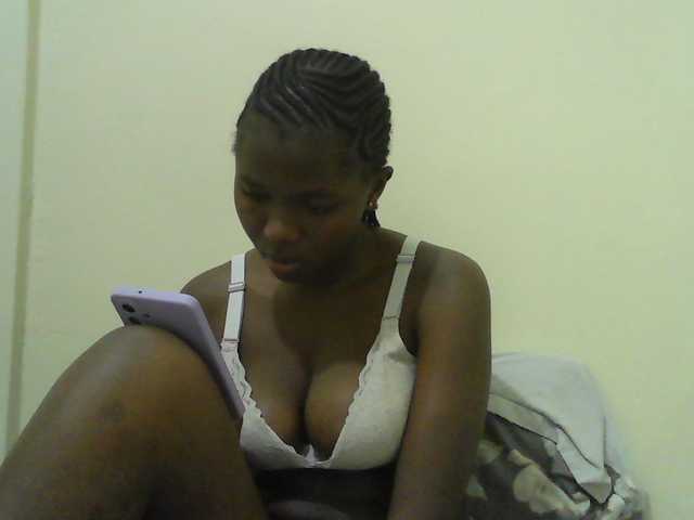 Mystiq-Ella live cam on BongaCams