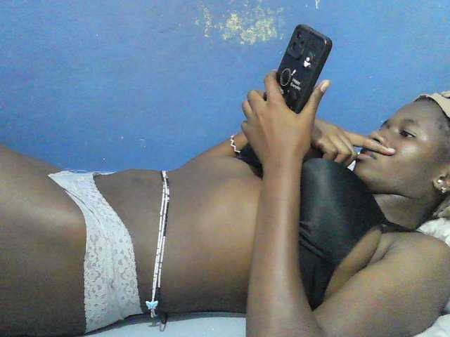Mystiq-Ella live cam on BongaCams