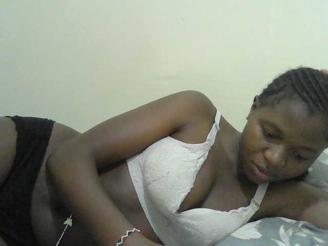 Mystiq-Ella live cam on BongaCams