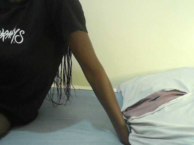 Mystiq-Ella live webcam show
