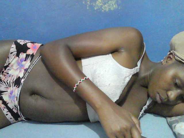 Mystiq-Ella live cam on BongaCams