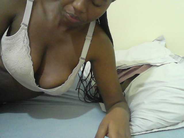 Mystiq-Ella live webcam show