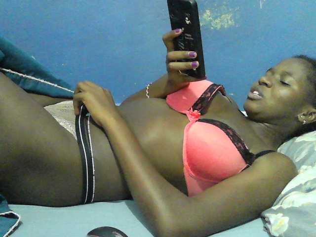 Mystiq-Ella live cam on BongaCams