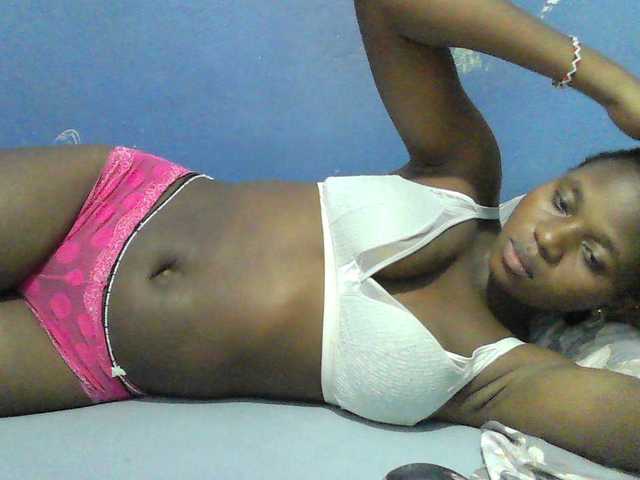 Mystiq-Ella live cam on BongaCams