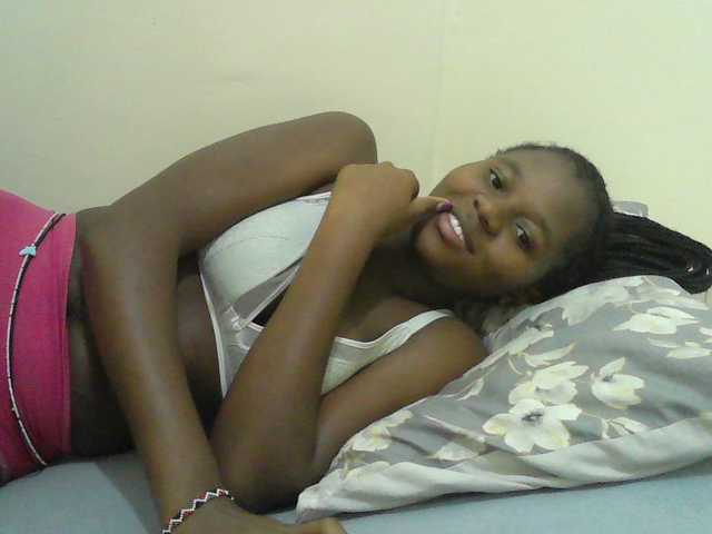 Mystiq-Ella live cam on BongaCams