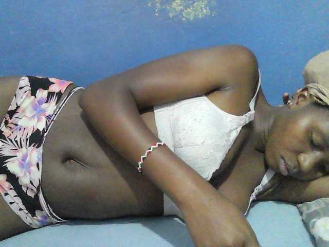 Mystiq-Ella live cam on BongaCams