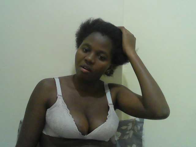 Mystiq-Ella live cam on BongaCams