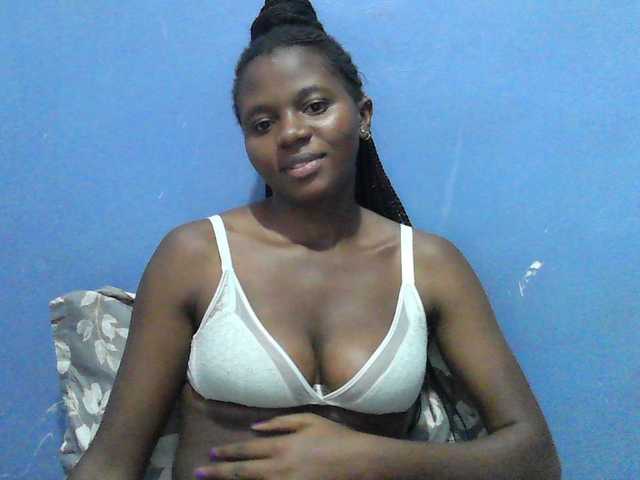 Mystiq-Ella live cam on BongaCams