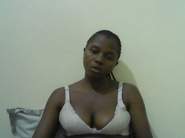 Mystiq-Ella live cam on BongaCams