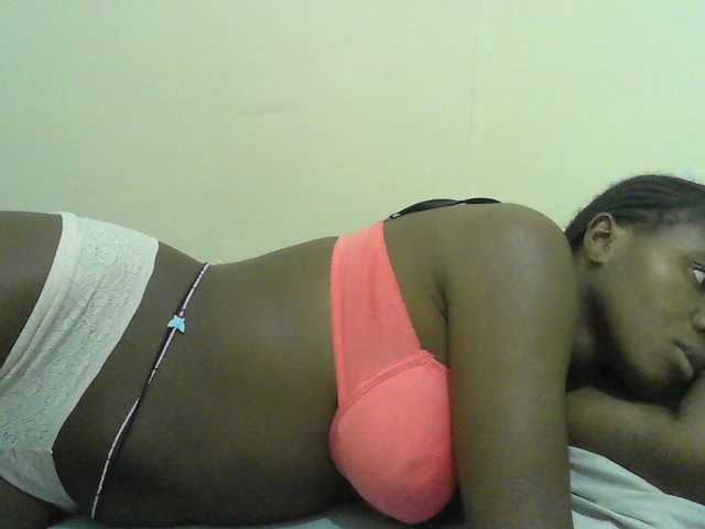Mystiq-Ella live cam on BongaCams