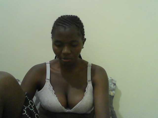 Mystiq-Ella live cam on BongaCams