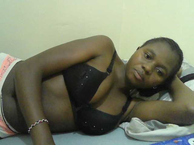 Mystiq-Ella live cam on BongaCams