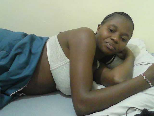 Mystiq-Ella live cam on BongaCams