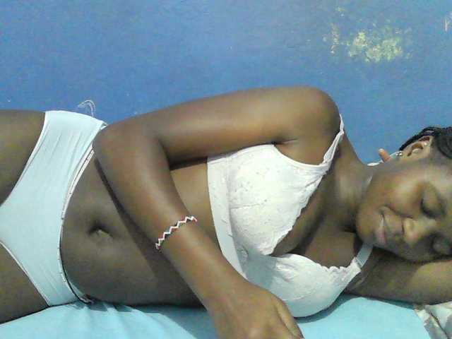 Mystiq-Ella live cam on BongaCams